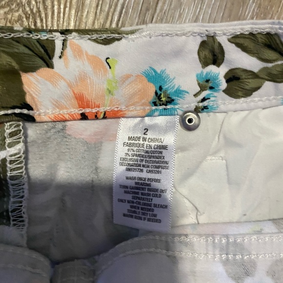 Aeropostale floral shorts - Picture 4 of 6